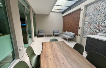 House for sale in a condominium in Lomas de Ayarco, Curridabat.