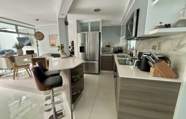 House for sale in a condominium in Lomas de Ayarco, Curridabat.