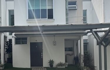 House for sale in a condominium in Lomas de Ayarco, Curridabat.