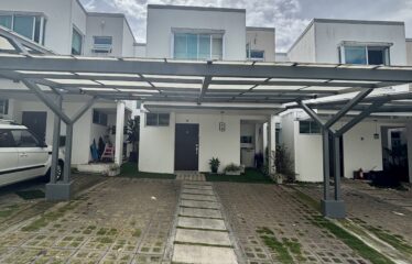 House for sale in a condominium in Lomas de Ayarco, Curridabat.