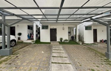 House for sale in a condominium in Lomas de Ayarco, Curridabat.
