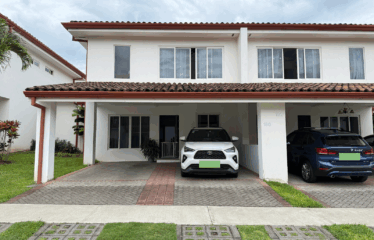 Venta de casa en condominio en Ciudad Colón, San José.