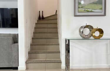 Venta de casa en condominio en Ciudad Colón, San José.