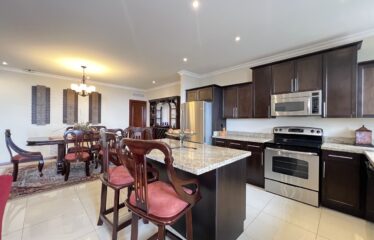 Venta de apartamento en condominio en San Rafael, Escazú.