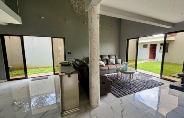 Venta de Condominio con 3 apartamentos en Lomas de Ayarco, Curridabat
