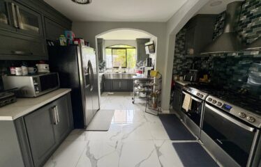 Venta de Condominio con 3 apartamentos en Lomas de Ayarco, Curridabat