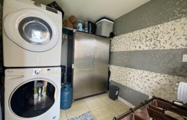 Venta de Condominio con 3 apartamentos en Lomas de Ayarco, Curridabat