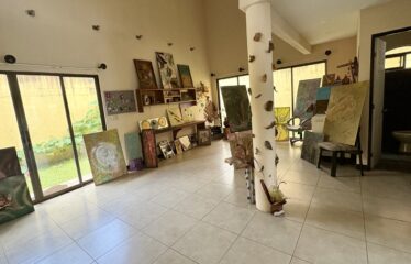 Venta de Condominio con 3 apartamentos en Lomas de Ayarco, Curridabat