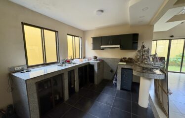 Venta de Condominio con 3 apartamentos en Lomas de Ayarco, Curridabat