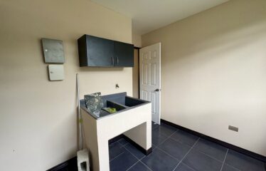 Venta de Condominio con 3 apartamentos en Lomas de Ayarco, Curridabat
