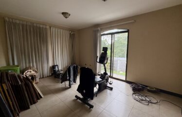 Venta de Condominio con 3 apartamentos en Lomas de Ayarco, Curridabat