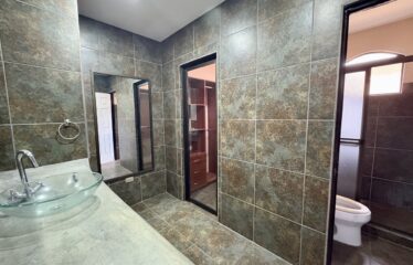 Venta de Condominio con 3 apartamentos en Lomas de Ayarco, Curridabat