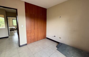 Venta de Condominio con 3 apartamentos en Lomas de Ayarco, Curridabat