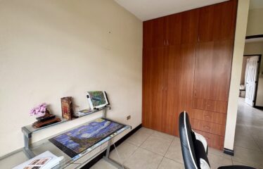 Venta de Condominio con 3 apartamentos en Lomas de Ayarco, Curridabat