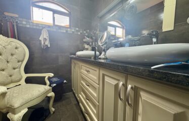 Venta de Condominio con 3 apartamentos en Lomas de Ayarco, Curridabat