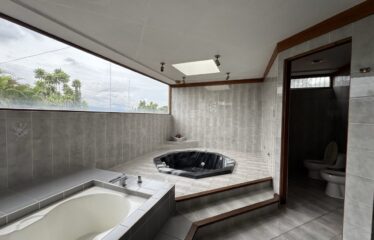 Venta de casa en Guayabos de Curridabat.