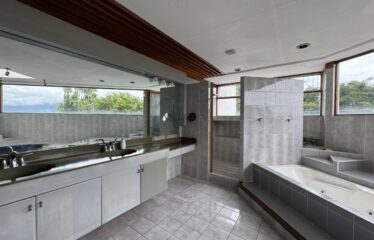 Venta de casa en Guayabos de Curridabat.