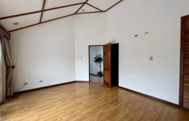 Venta de casa en Guayabos de Curridabat.