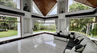 House for sale in Guayabos de Curridabat.