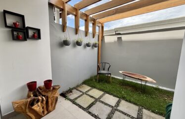 Alquiler de apartamento en condominio en Santa Ana.