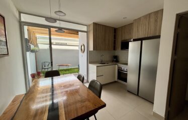 Alquiler de apartamento en condominio en Santa Ana.