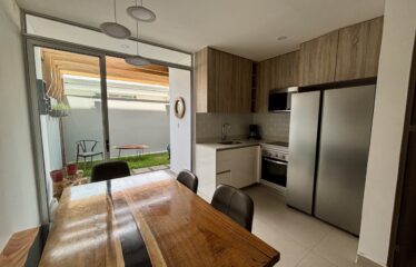 Alquiler de apartamento en condominio en Santa Ana.