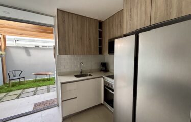 Alquiler de apartamento en condominio en Santa Ana.