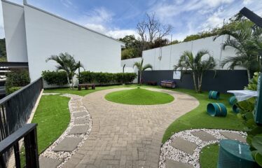 Alquiler de apartamento en condominio en Santa Ana.