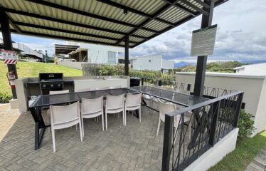 Alquiler de apartamento en condominio en Santa Ana.