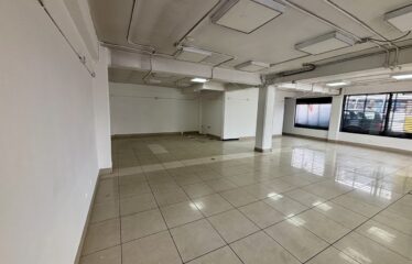 Alquiler de local comercial en San Pedro.