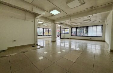 Alquiler de local comercial en San Pedro.