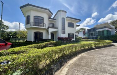 Alquiler de casa en condominio en Rio Oro, Santa Ana.
