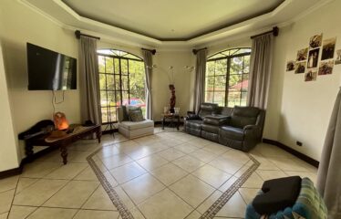 Alquiler de casa en condominio en Rio Oro, Santa Ana.