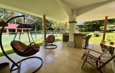 Alquiler de casa en condominio en Rio Oro, Santa Ana.