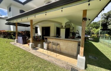 Alquiler de casa en condominio en Rio Oro, Santa Ana.