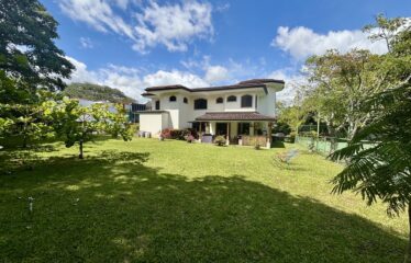 Alquiler de casa en condominio en Rio Oro, Santa Ana.