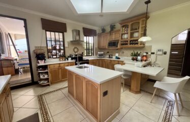 Alquiler de casa en condominio en Rio Oro, Santa Ana.