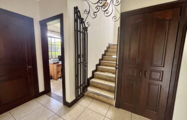 Alquiler de casa en condominio en Rio Oro, Santa Ana.