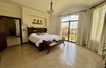 Alquiler de casa en condominio en Rio Oro, Santa Ana.