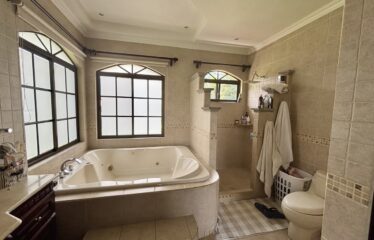 Alquiler de casa en condominio en Rio Oro, Santa Ana.