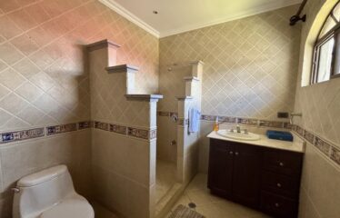 Alquiler de casa en condominio en Rio Oro, Santa Ana.