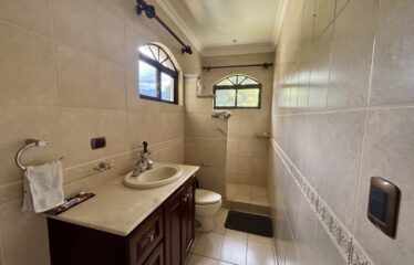 Alquiler de casa en condominio en Rio Oro, Santa Ana.