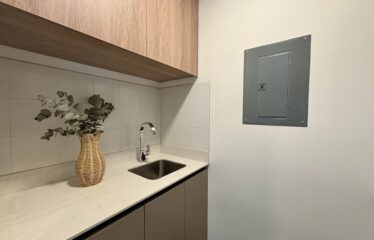 Alquiler de apartamento amueblado en condominio en Sabana.