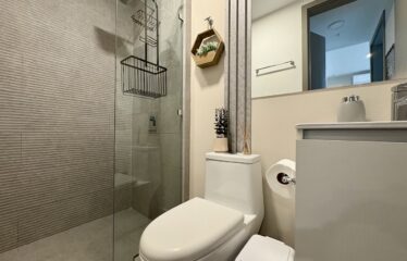 Alquiler de apartamento amueblado en condominio en Sabana.