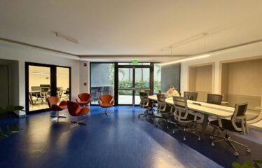 Venta de apartamento amueblado en condominio en Sabana.