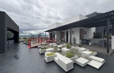 Alquiler de apartamento amueblado en condominio en Sabana.