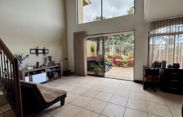 Venta de casa en condominio en Guayabos, Curridabat.