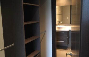 Apartment for sale in a condominium in Santa Ana.