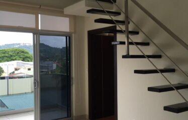 Apartment for sale in a condominium in Santa Ana.