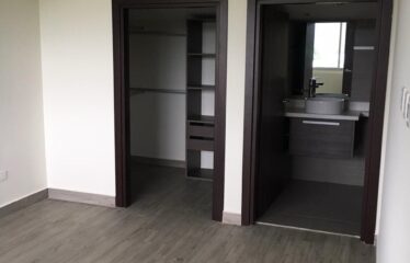 Apartment for sale in a condominium in Santa Ana.